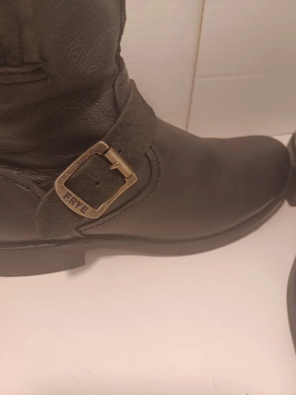 FRYE BLACK LEATHER ANKLE BOOT SIZE 7.5b